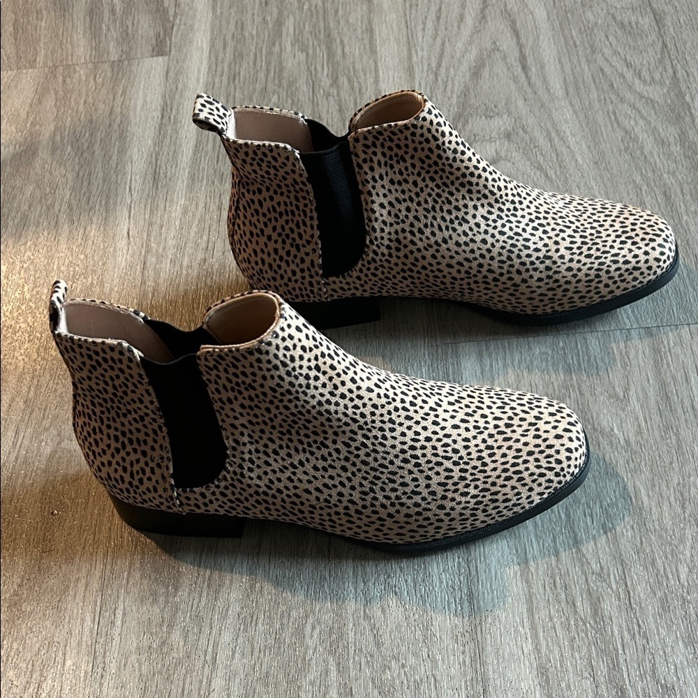 Old Navy Leopard print Ankle Booties (NWOT)
